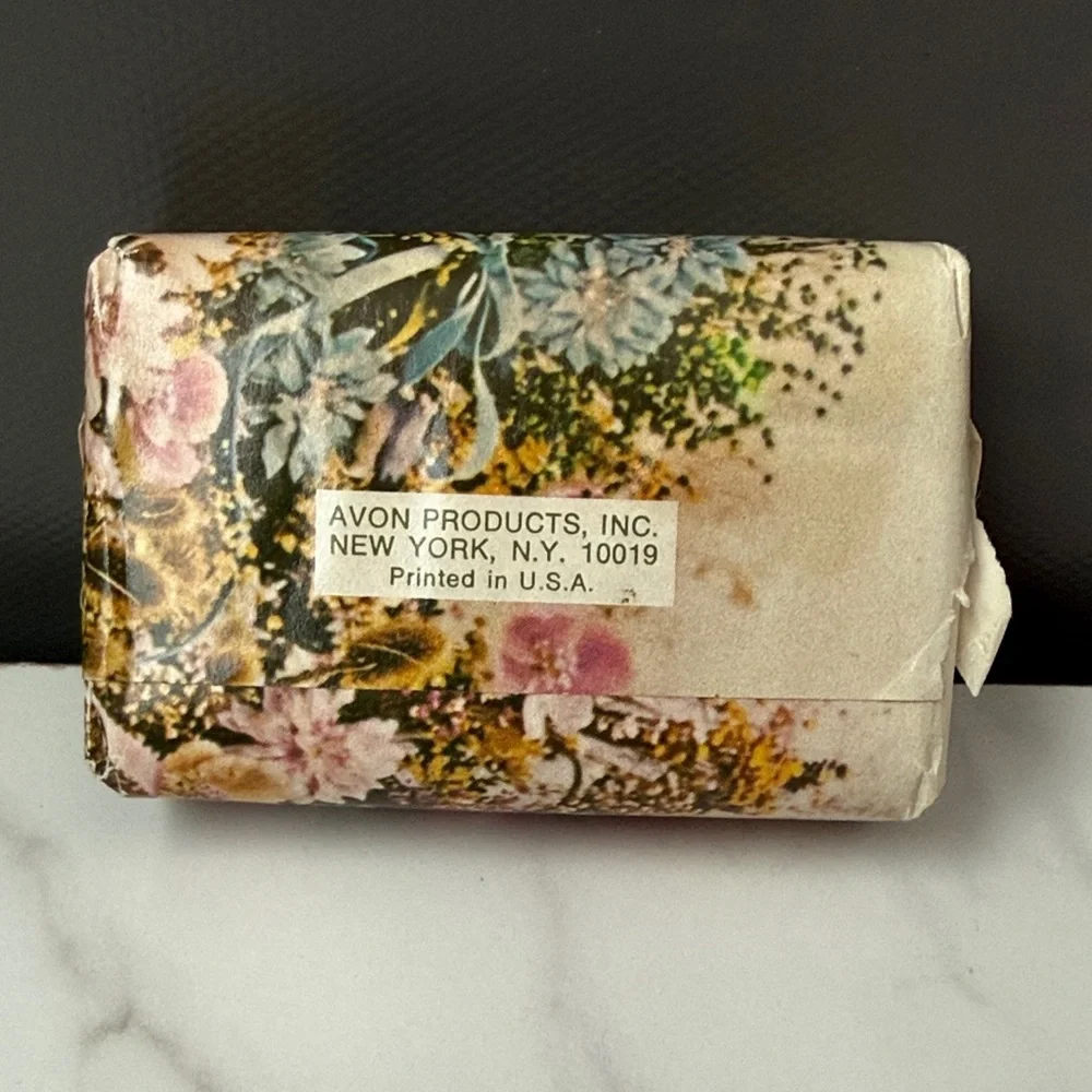 Avon Field Flowers Perfumed Soap - Vintage Floral Design Collectible New